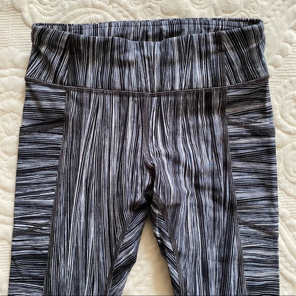 Lululemon crop pants with pockets - Picture 4 of 8